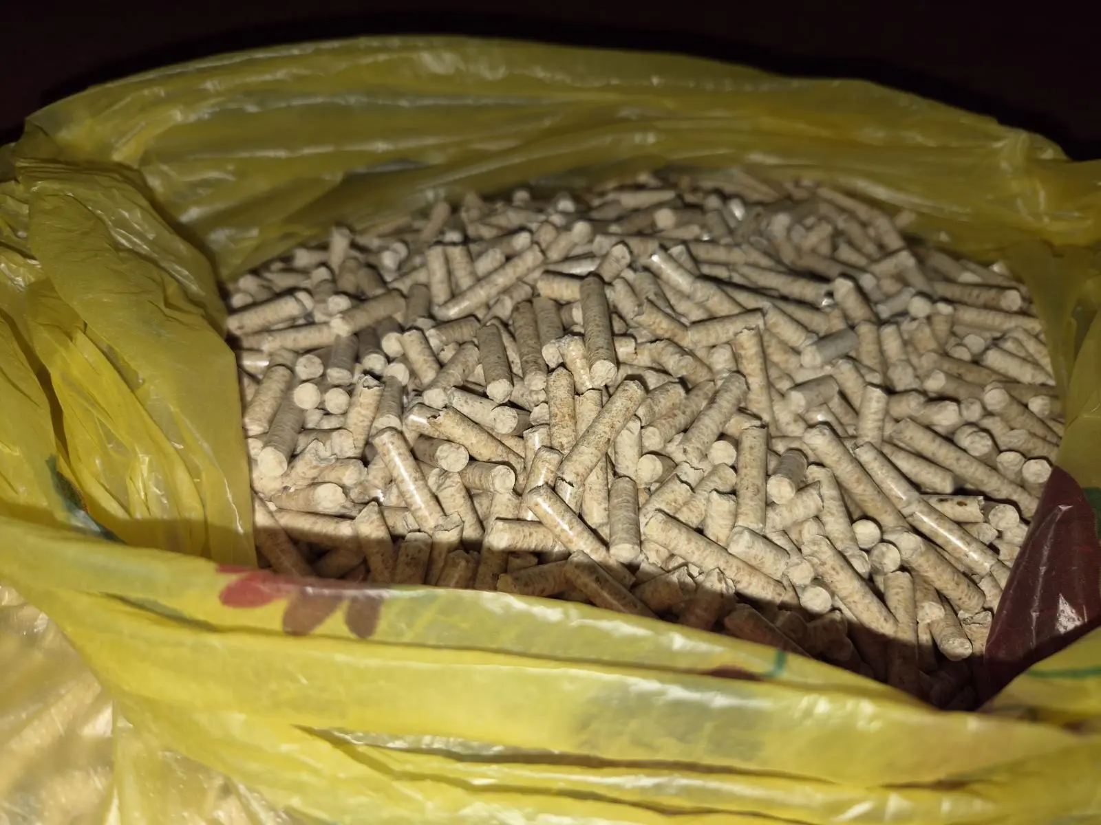 Light pine pellets